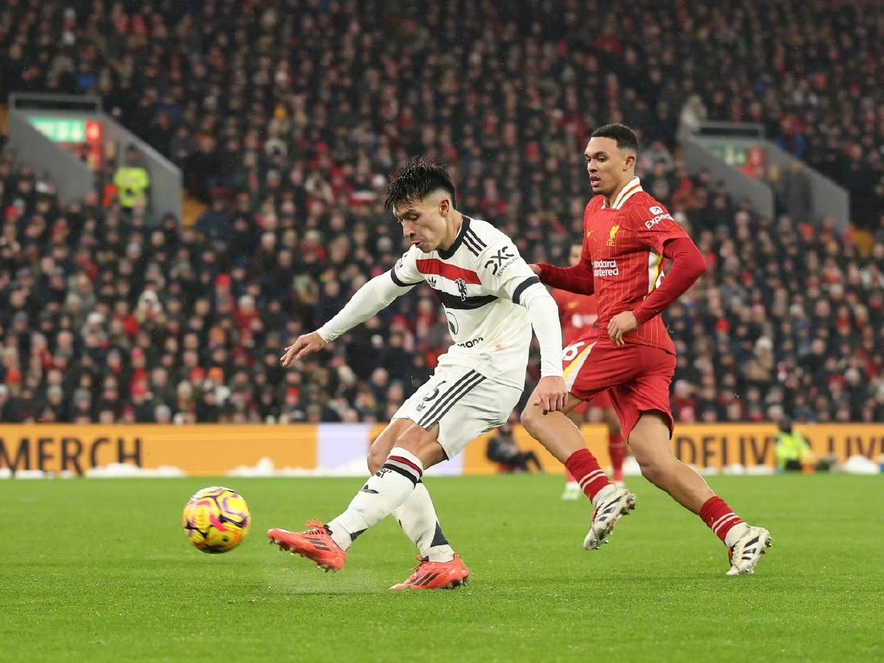 哈哈体育官网首页登录-2024为何英超对抗如强烈还能打到90分钟