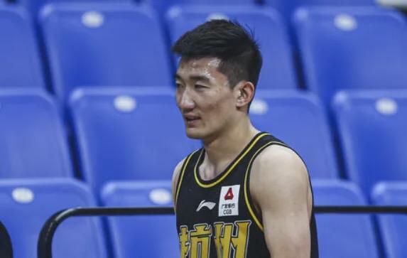 HAHA体育-比利亚雷亚尔关键时刻官宣签约，志在CBA季后赛名次提升，赛场秩序良好，高层口径保持一致